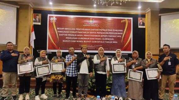 7 Pantarlih di Kabupaten Gorontalo Terima&nbsp;Penghargaan